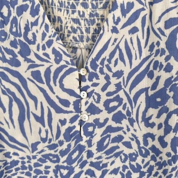 Rails Brinley Blue Mixed Animal Top Size Medium Crinkle Crepe Cheetah Zebra - Picture 9 of 14
